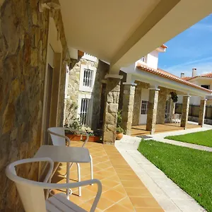 Em Moradia Com Jardim Cascaes